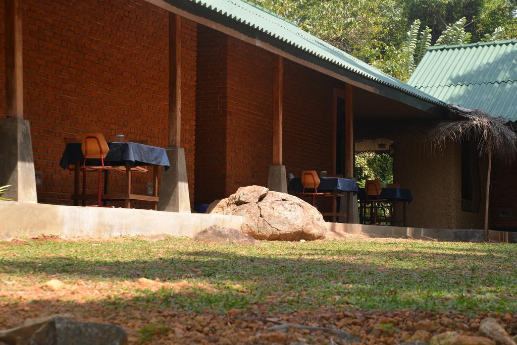 Jungle Beach Hostel Unawatuna Kültér fotó