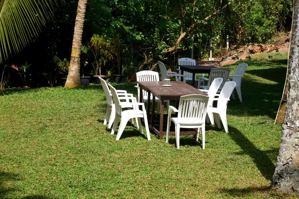 Jungle Beach Hostel Unawatuna Kültér fotó
