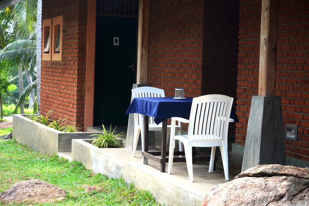 Jungle Beach Hostel Unawatuna Kültér fotó