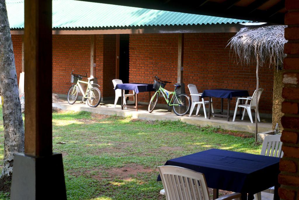 Jungle Beach Hostel Unawatuna Kültér fotó